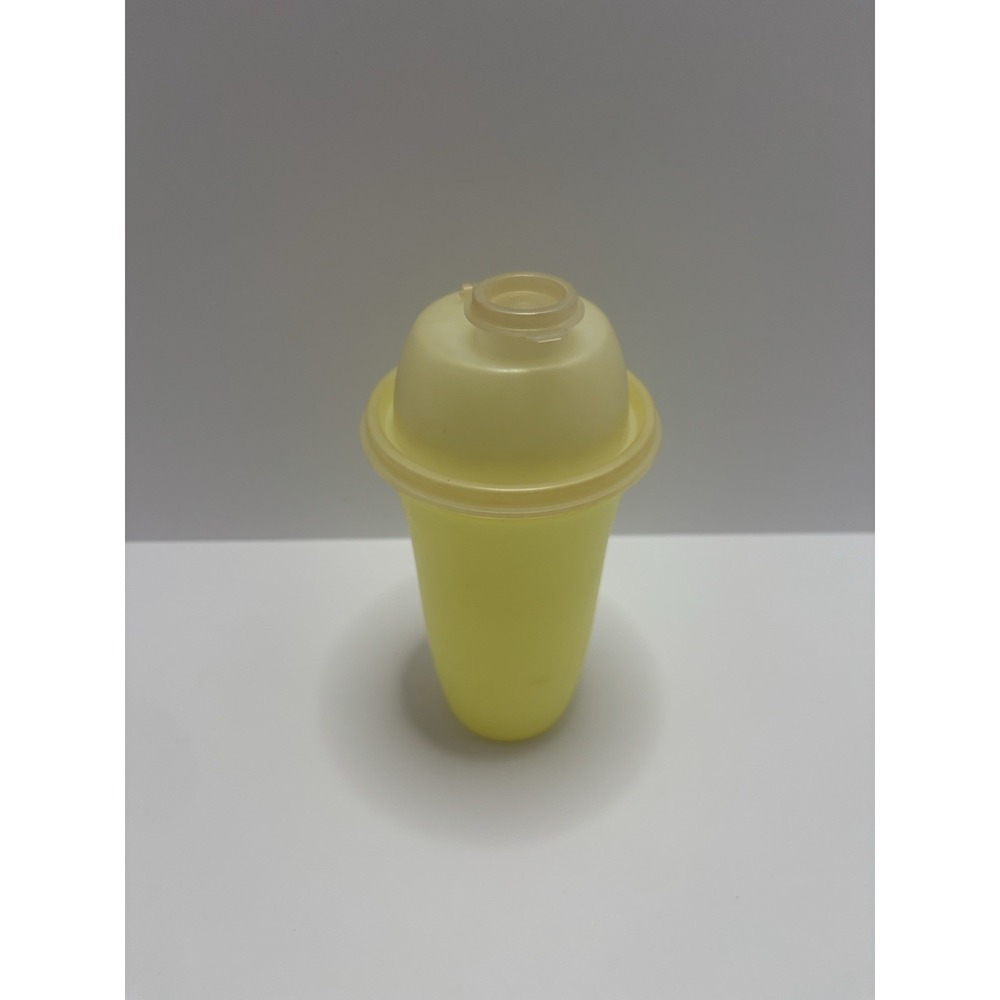 VTG Tupperware Yellow Quick Shake Gravy Drink Mixer Blender Shaker 844 No Insert